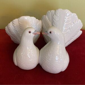 Lladro Pair of Kissing Lovebirds Porcelain Figurine - 1169 Pink Eyes Vintage